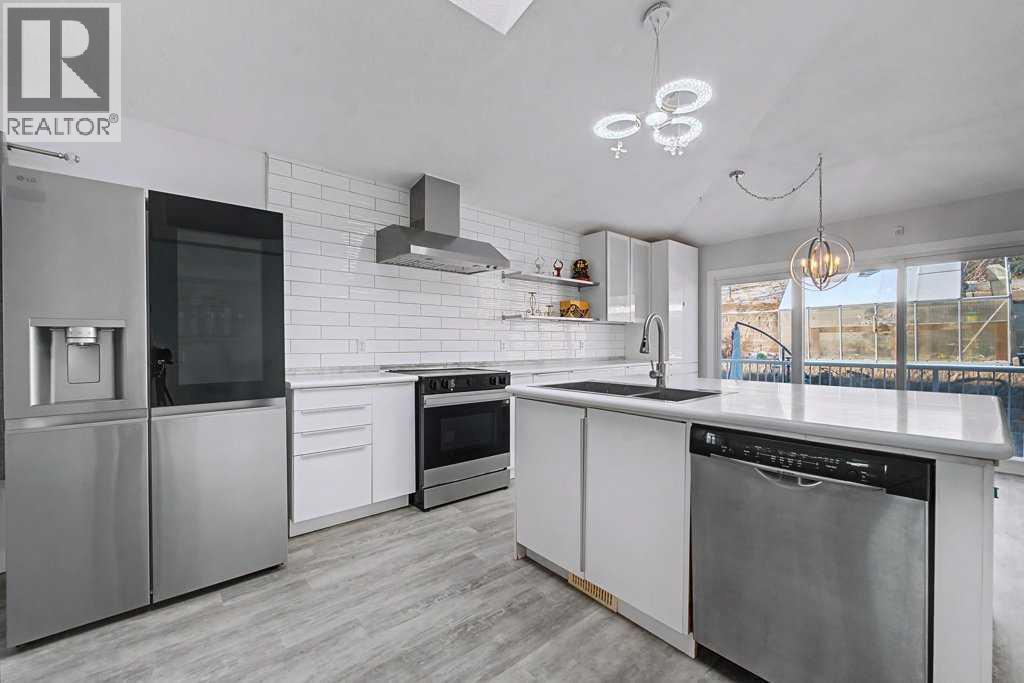 267 Panamount Hill Nw, Calgary, AB - Indoor Photo Showing Kitchen With Stainless Steel Kitchen With Upgraded Kitchen