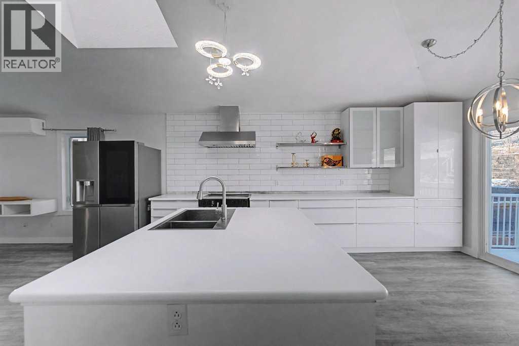 267 Panamount Hill Nw, Calgary, AB - Indoor Photo Showing Kitchen With Double Sink