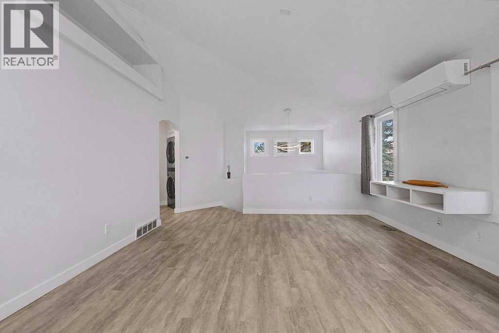 267 Panamount Hill Nw, Calgary, AB - Indoor Photo Showing Other Room