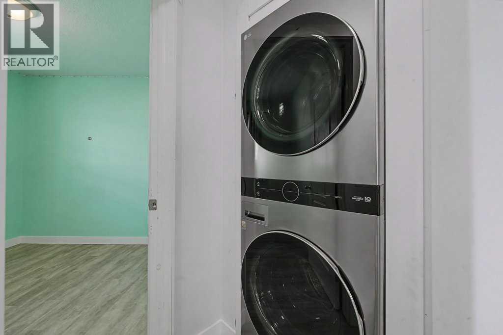 Main Level SeparateLaundry - 267 Panamount Hill Nw, Calgary, AB - Indoor Photo Showing Laundry Room