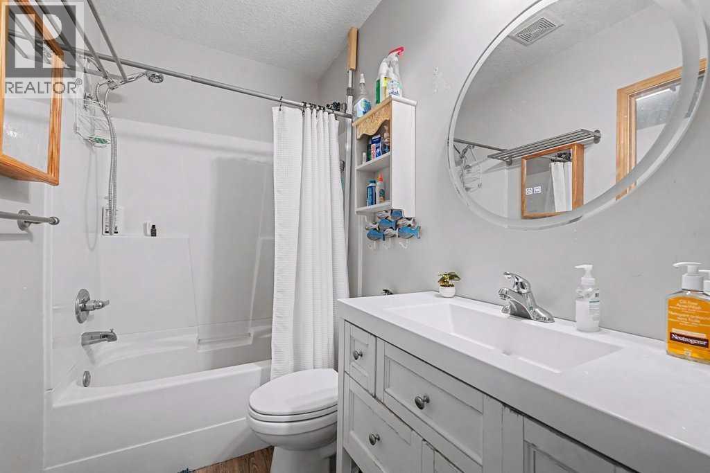 267 Panamount Hill Nw, Calgary, AB - Indoor Photo Showing Bathroom