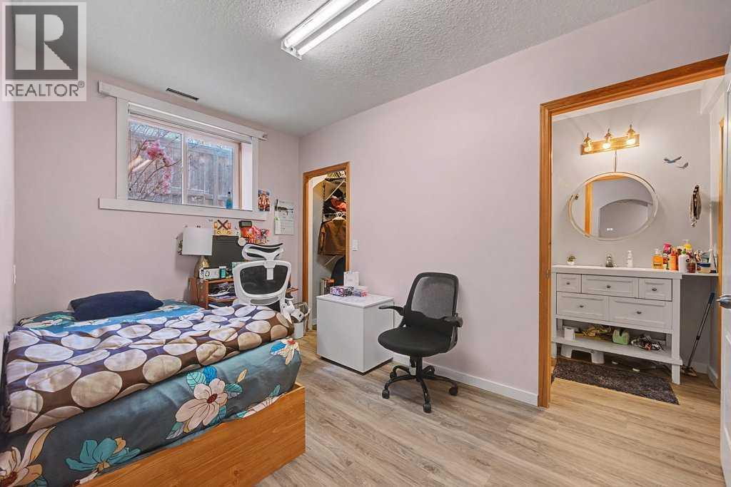 267 Panamount Hill Nw, Calgary, AB - Indoor Photo Showing Bedroom