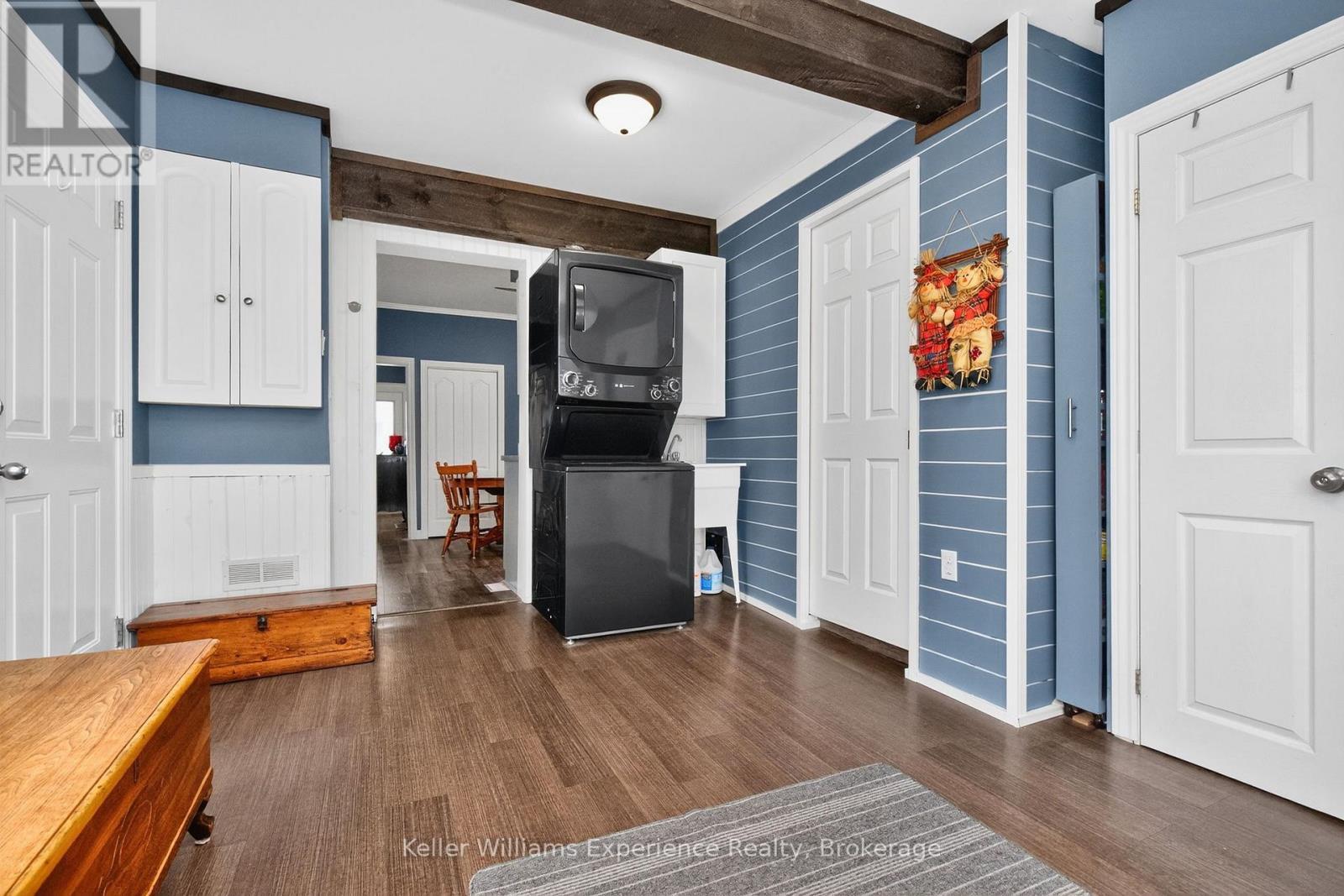 Laundry and mudroom - 196 Fourth Street, Midland, ON - Indoor