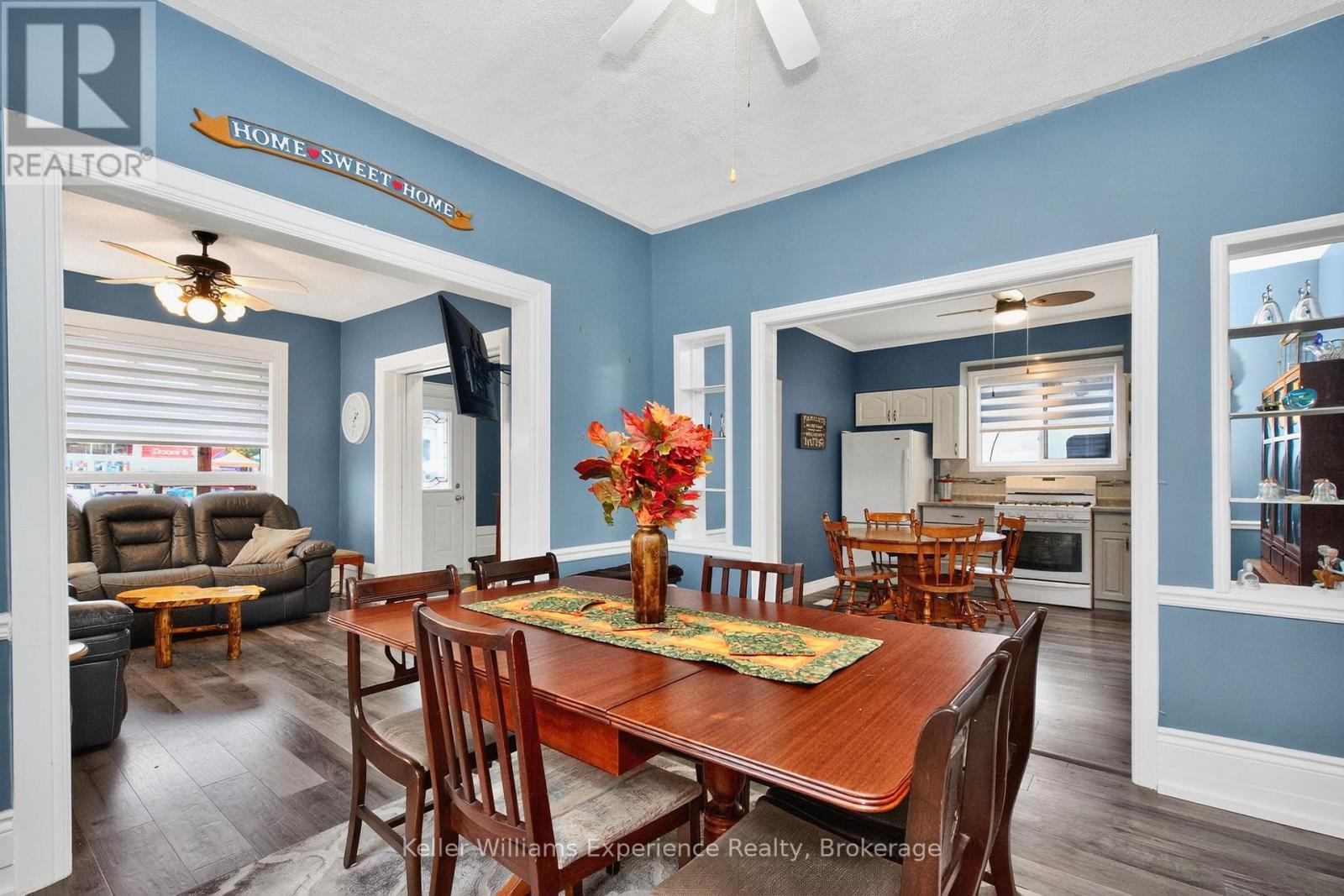 196 Fourth Street, Midland, ON - Indoor Photo Showing Dining Room