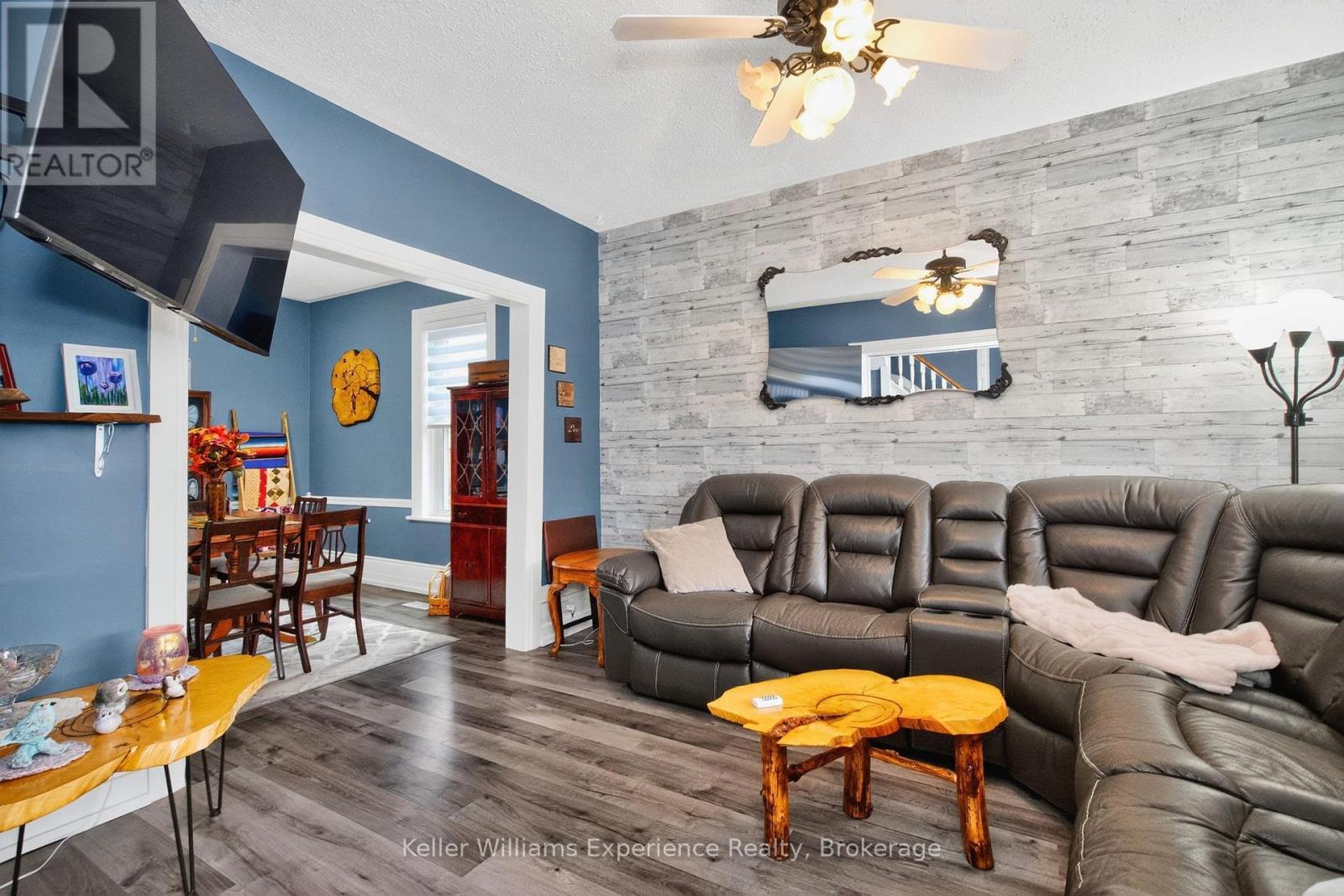 196 Fourth Street, Midland, ON - Indoor Photo Showing Living Room