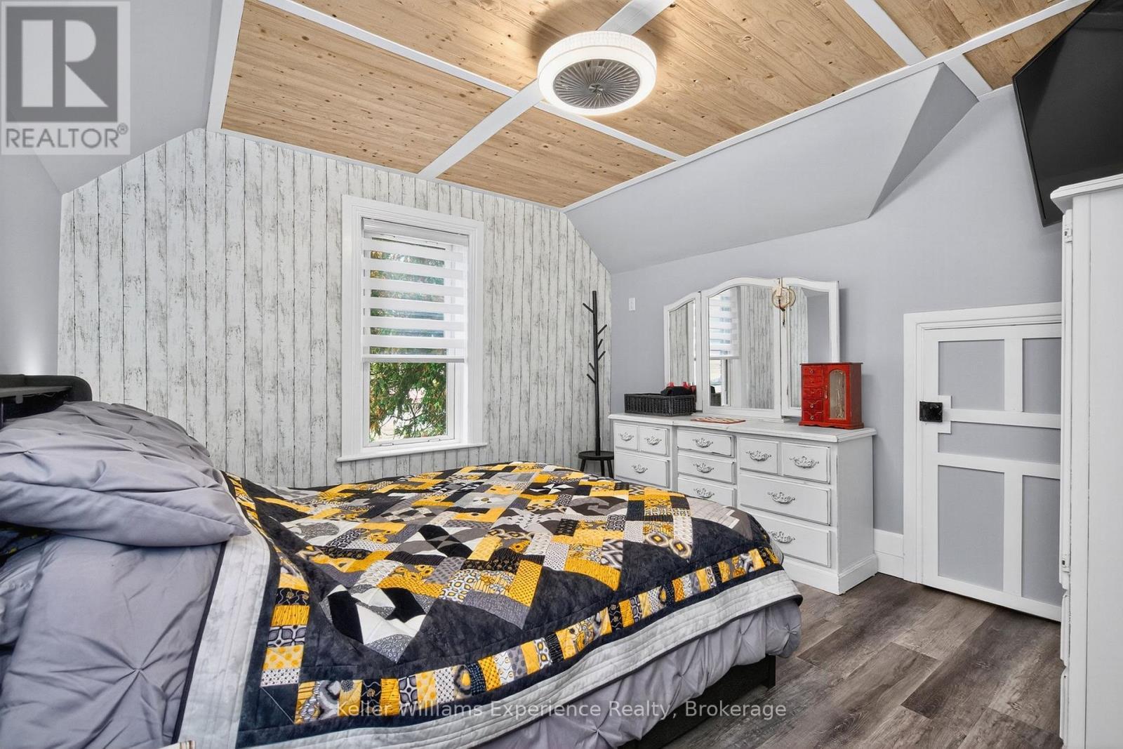 196 Fourth Street, Midland, ON - Indoor Photo Showing Bedroom