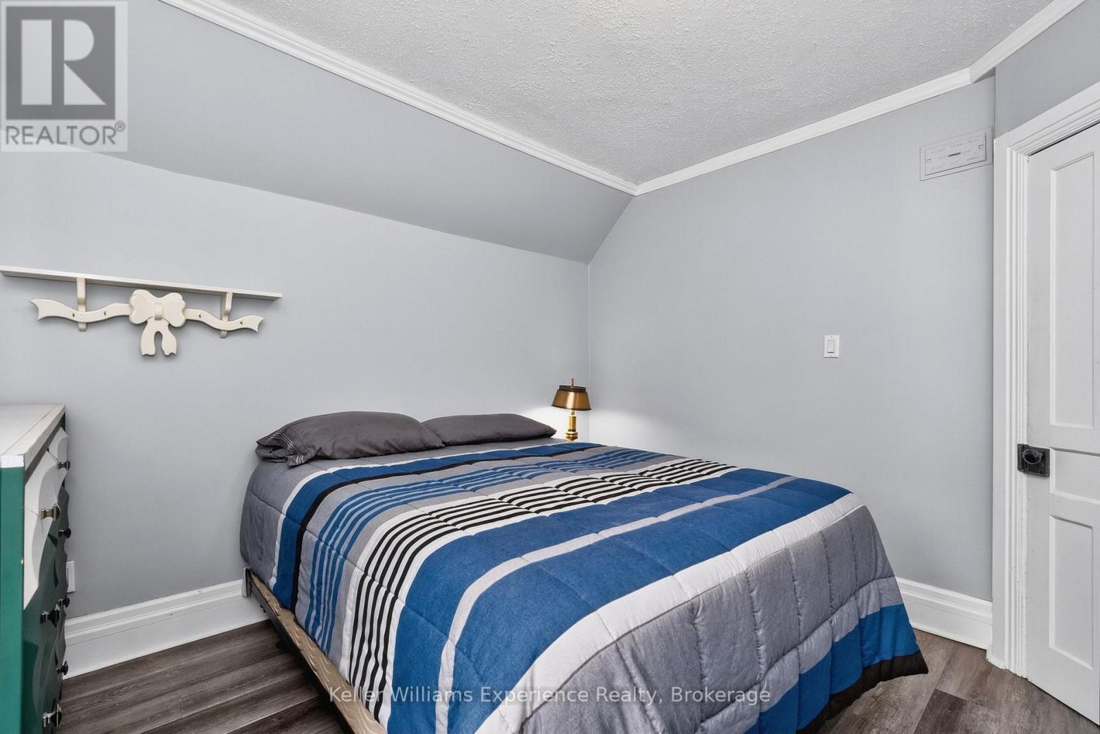 196 Fourth Street, Midland, ON - Indoor Photo Showing Bedroom
