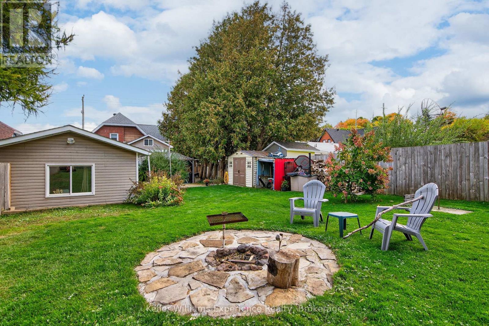 Yard without snow - 196 Fourth Street, Midland, ON - Outdoor