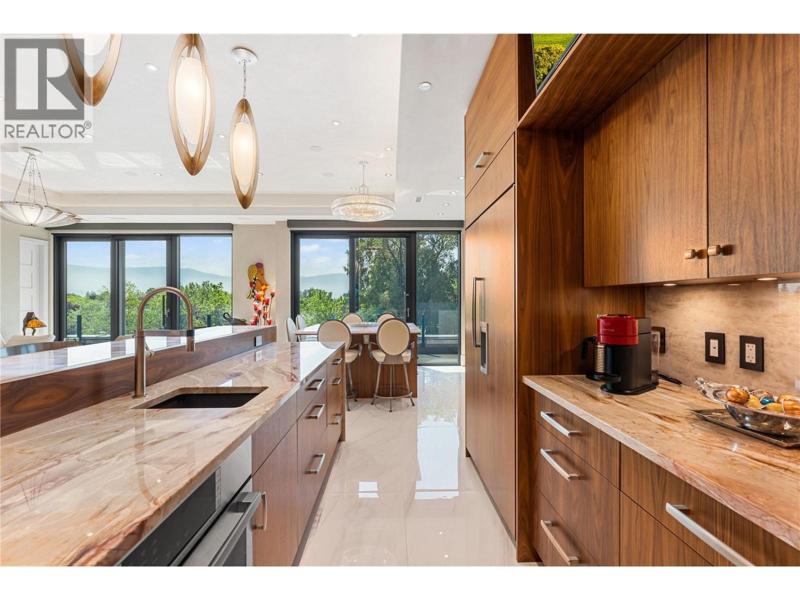 2245 Abbott Street Unit# 301, Kelowna, BC - Indoor Photo Showing Kitchen With Upgraded Kitchen