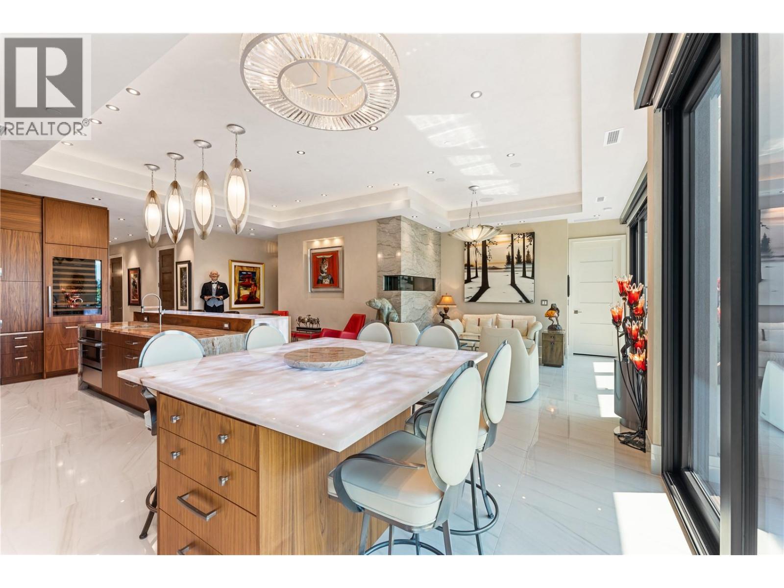 2245 Abbott Street Unit# 301, Kelowna, BC - Indoor Photo Showing Dining Room