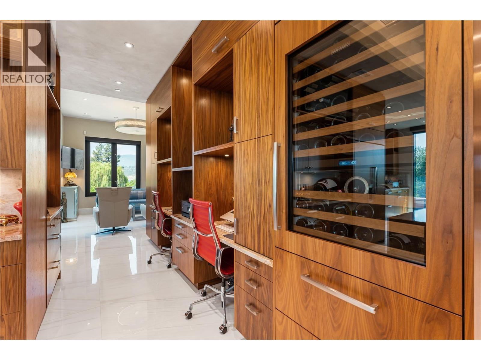 2245 Abbott Street Unit# 301, Kelowna, BC - Indoor Photo Showing Other Room