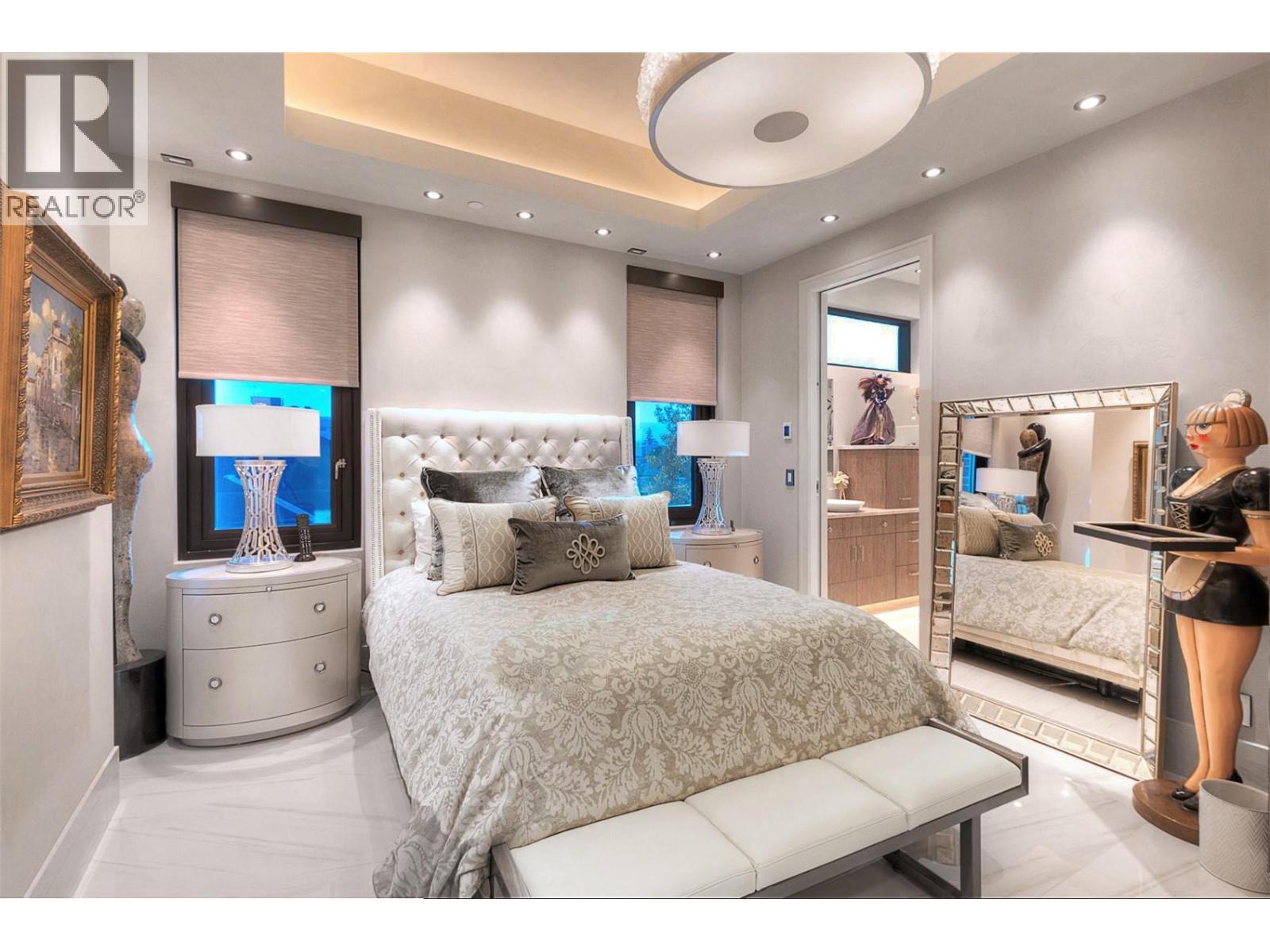 2245 Abbott Street Unit# 301, Kelowna, BC - Indoor Photo Showing Bedroom