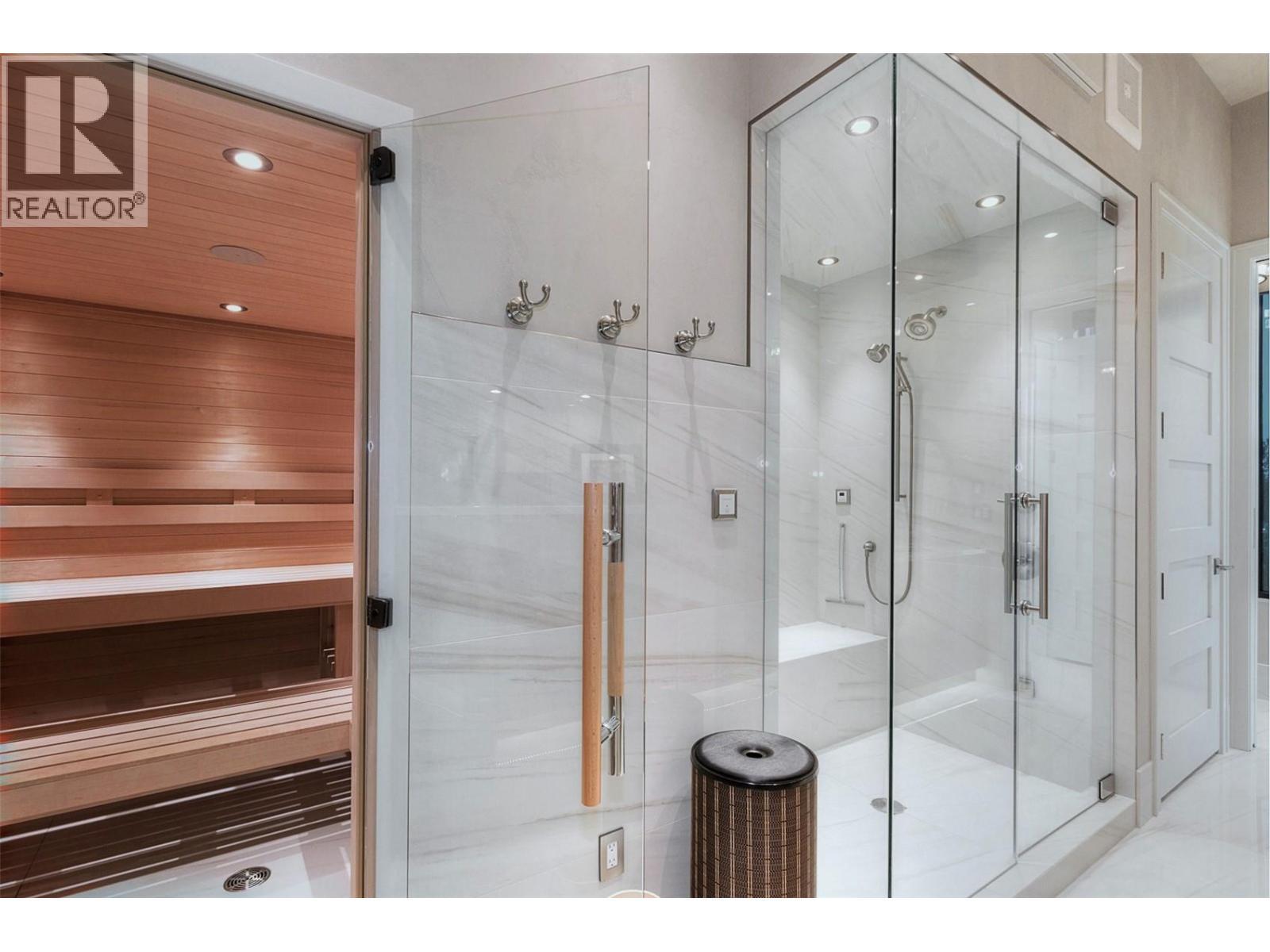 2245 Abbott Street Unit# 301, Kelowna, BC - Indoor Photo Showing Bathroom