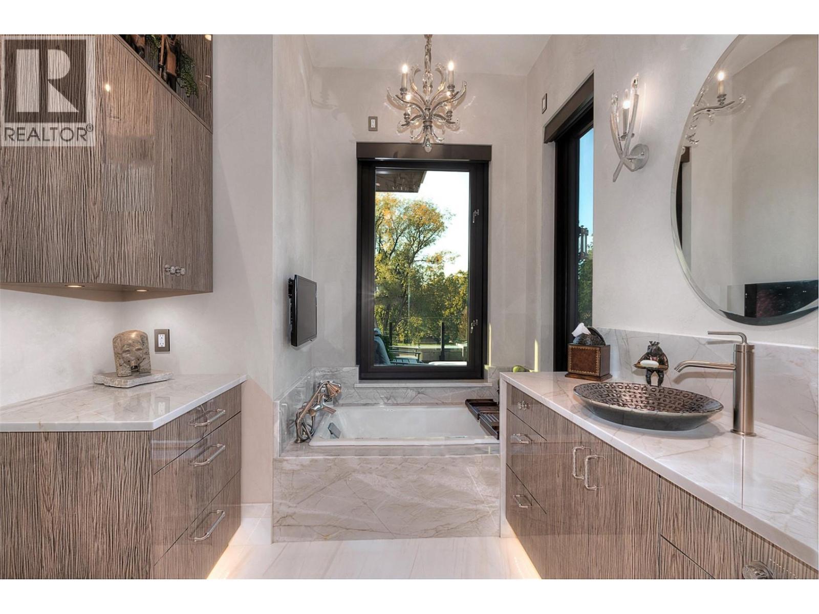 2245 Abbott Street Unit# 301, Kelowna, BC - Indoor