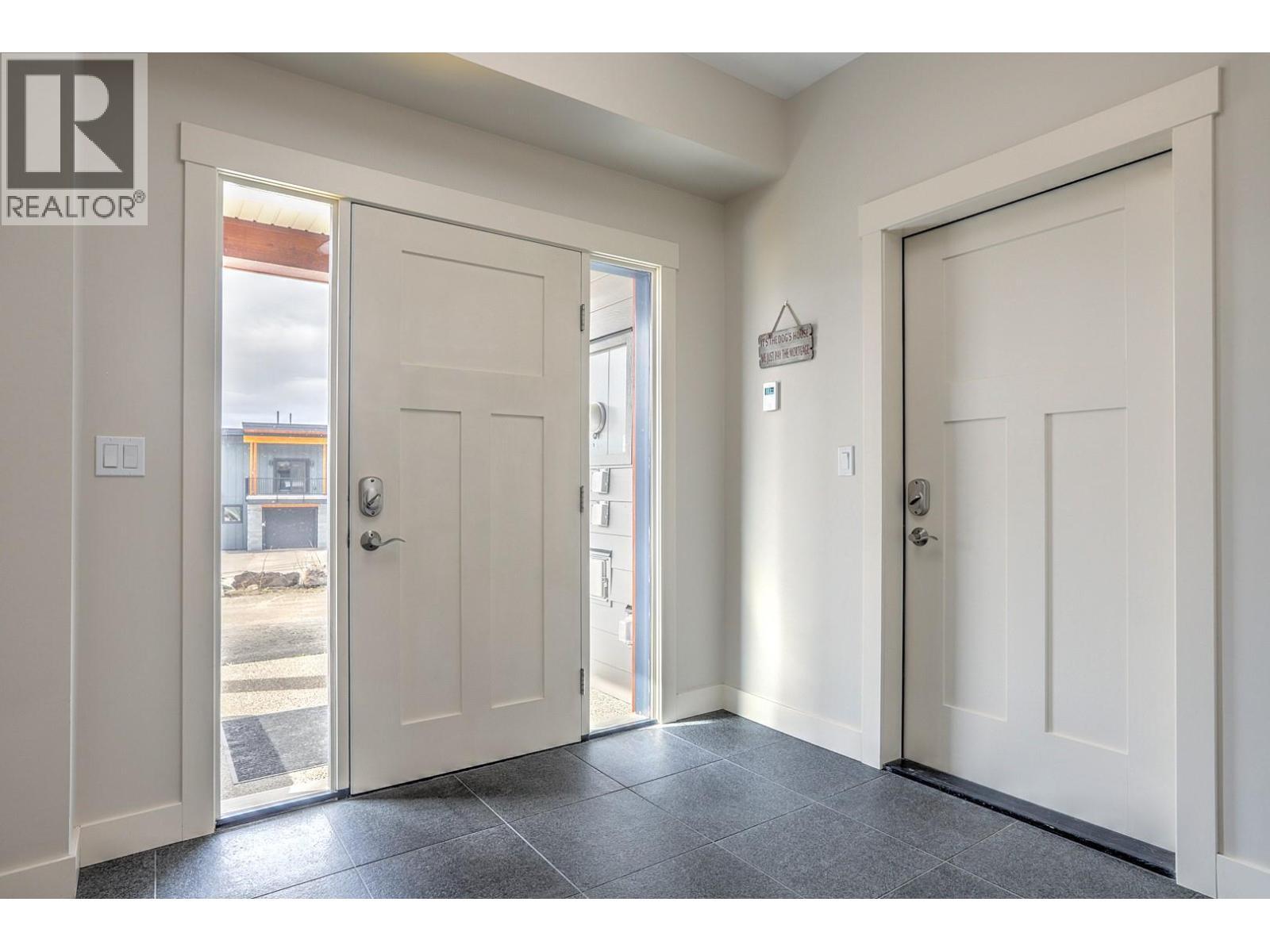 9834 Cathedral Drive, Silver Star, BC - Indoor Photo Showing Other Room