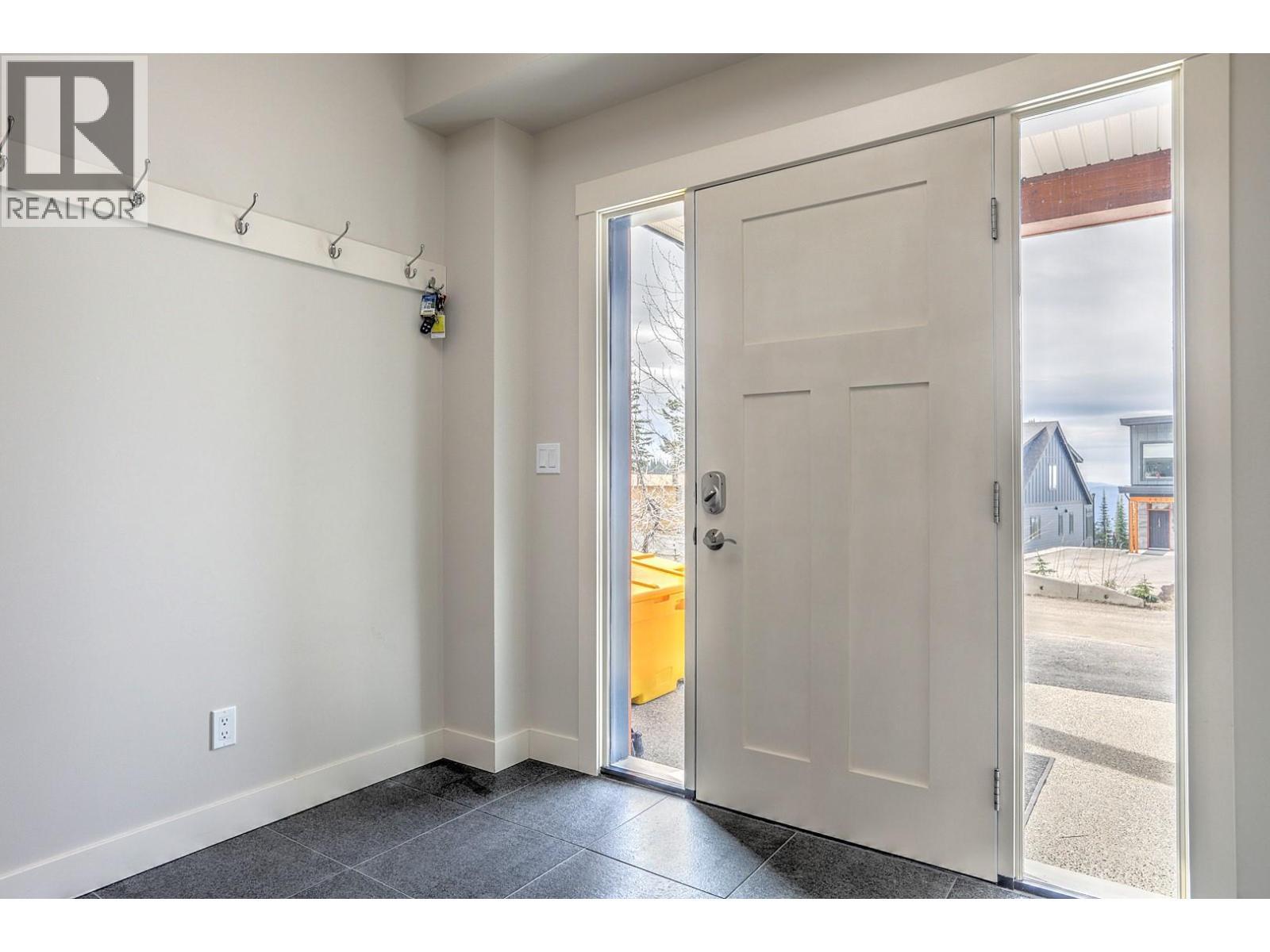 9834 Cathedral Drive, Silver Star, BC - Indoor Photo Showing Other Room