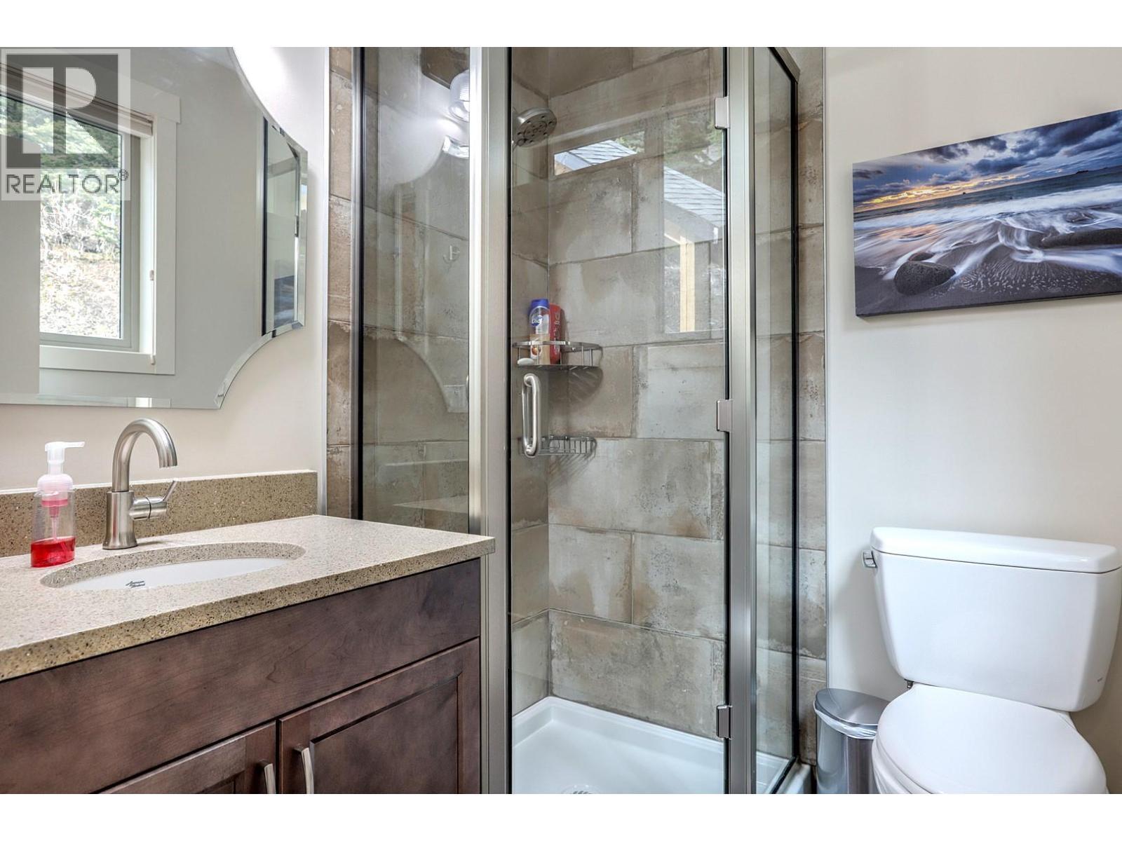 9834 Cathedral Drive, Silver Star, BC - Indoor Photo Showing Bathroom