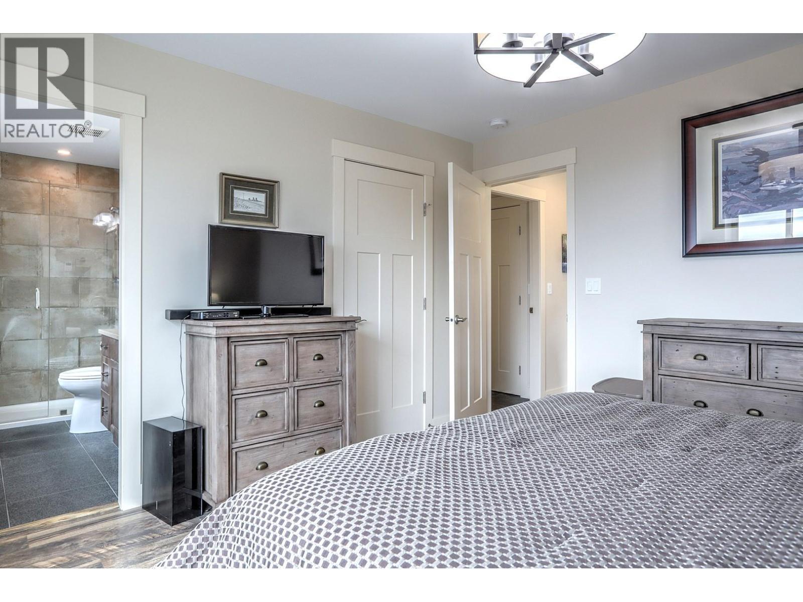 9834 Cathedral Drive, Silver Star, BC - Indoor Photo Showing Bedroom