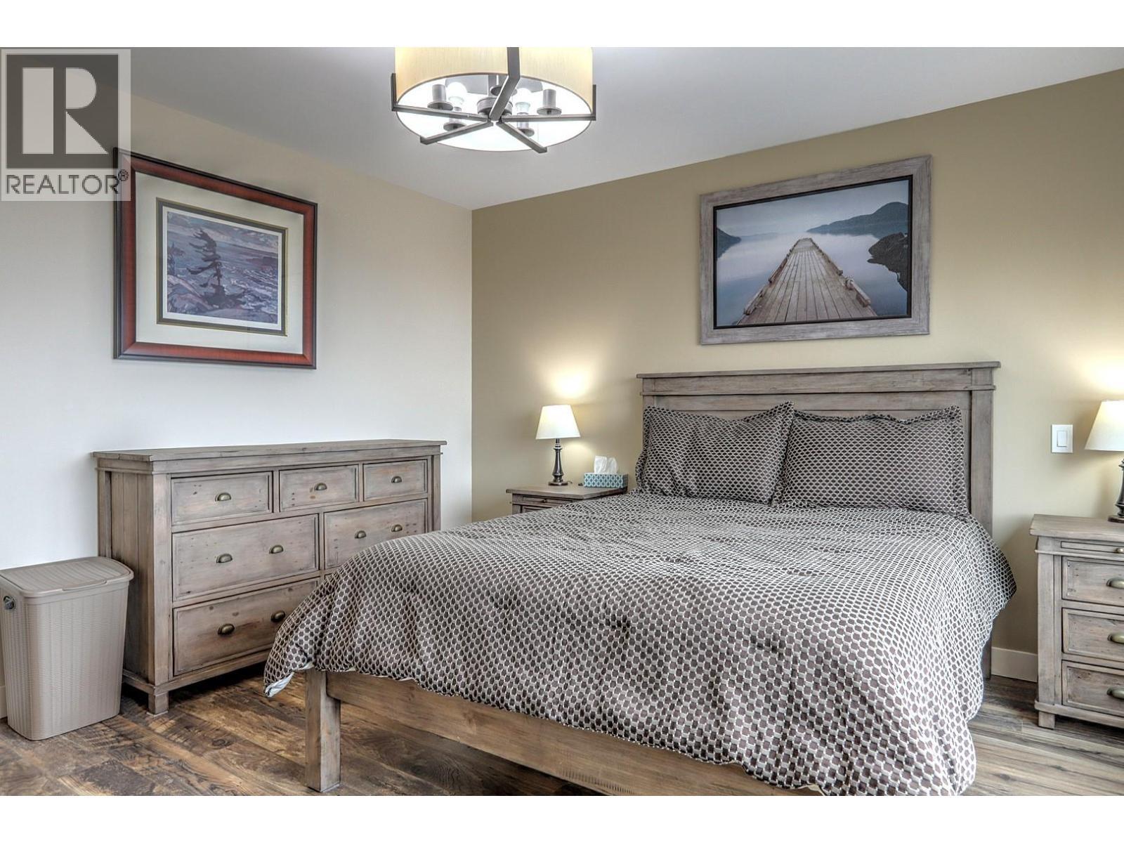 9834 Cathedral Drive, Silver Star, BC - Indoor Photo Showing Bedroom