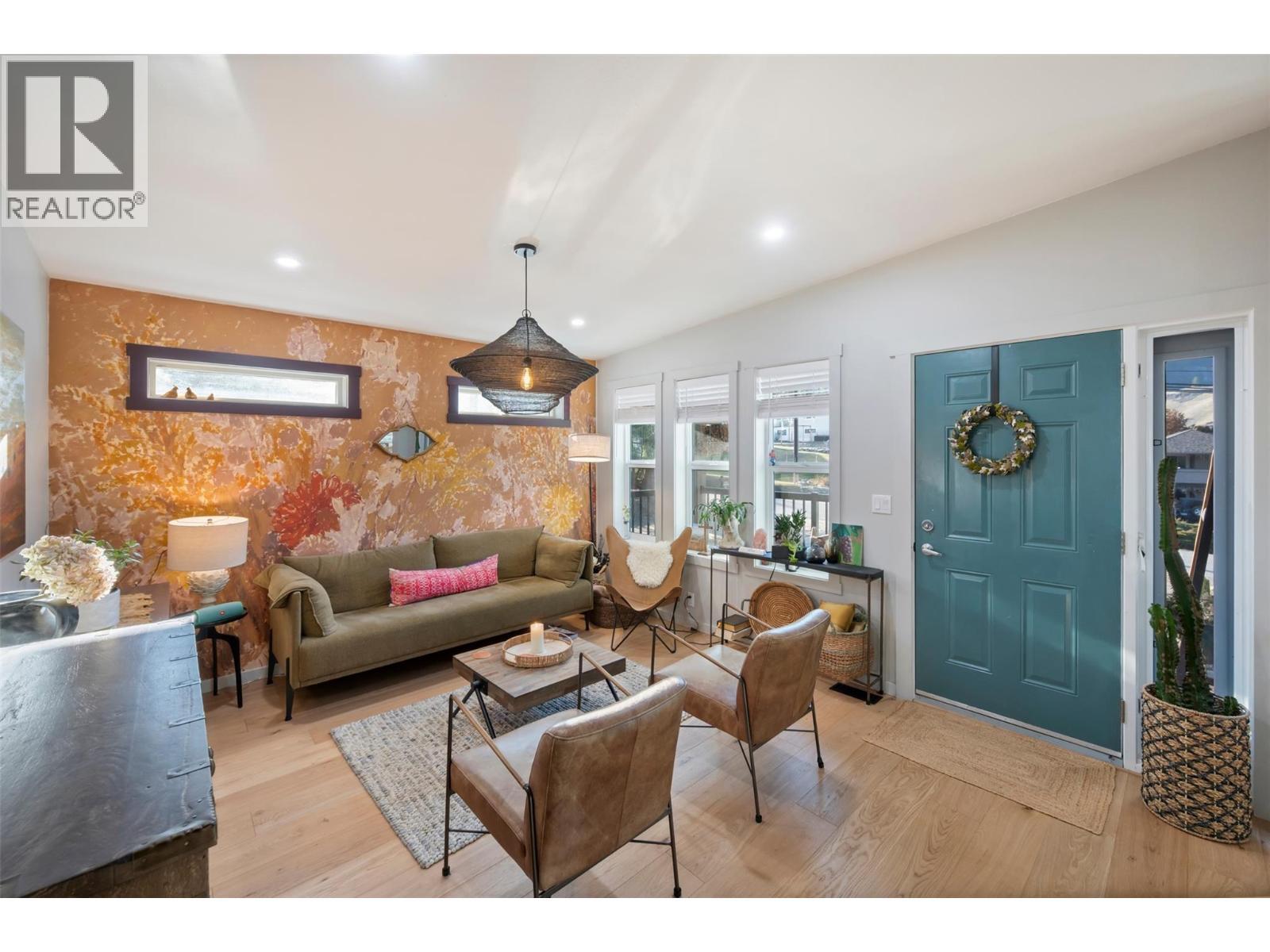 1149 Maple Street, Okanagan Falls, BC - Indoor Photo Showing Living Room