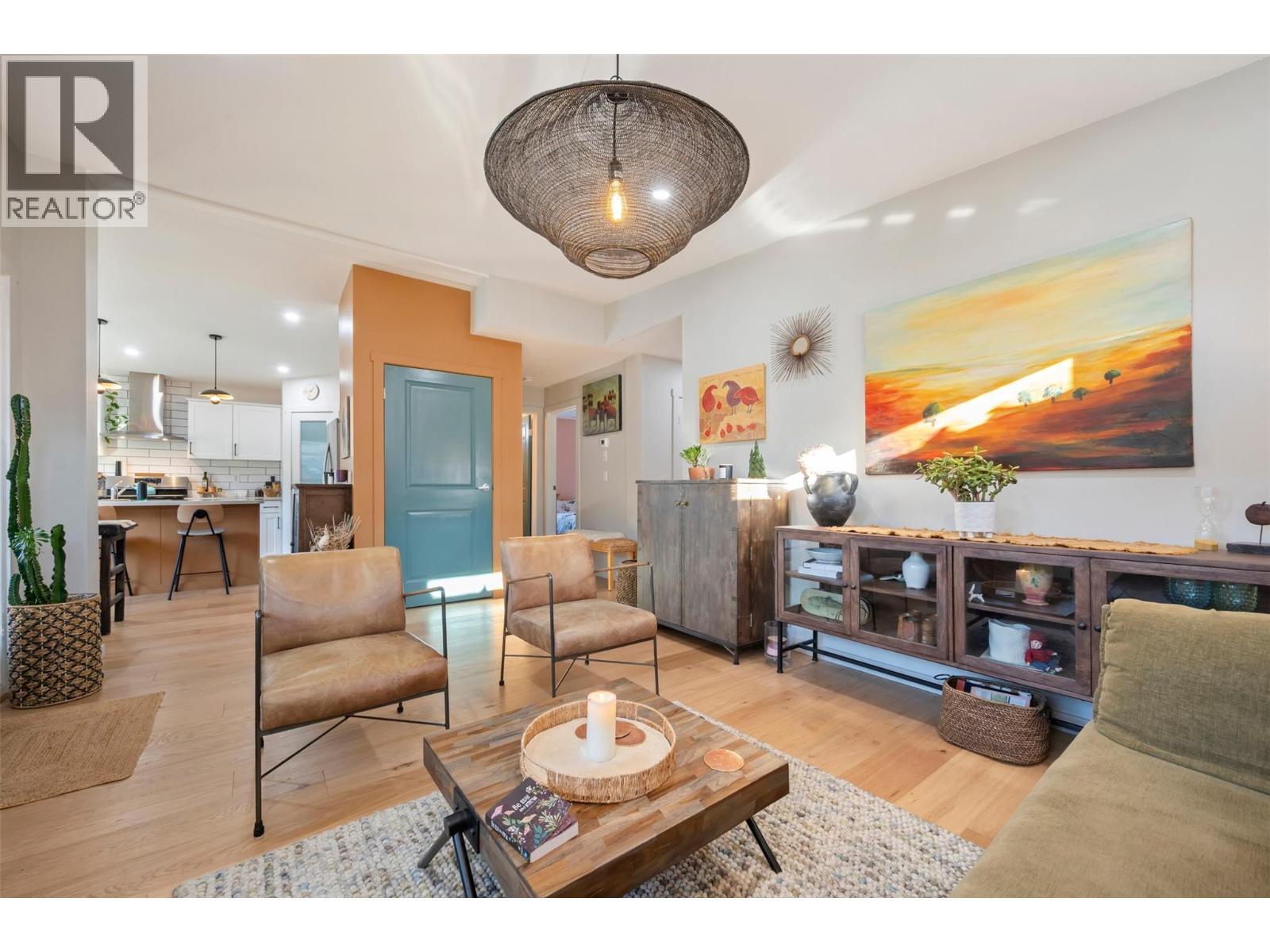 1149 Maple Street, Okanagan Falls, BC - Indoor Photo Showing Living Room