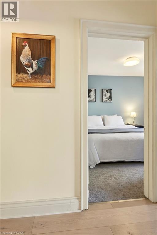 136 Hunter Street W, Hamilton, ON - Indoor Photo Showing Bedroom