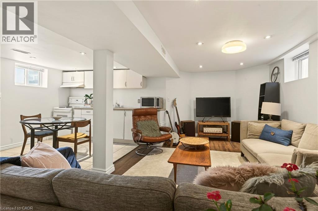 136 Hunter Street W, Hamilton, ON - Indoor