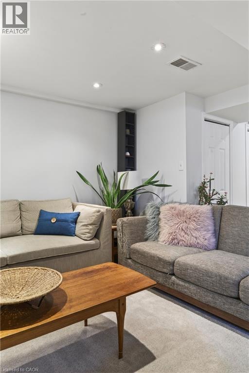 136 Hunter Street W, Hamilton, ON - Indoor Photo Showing Living Room