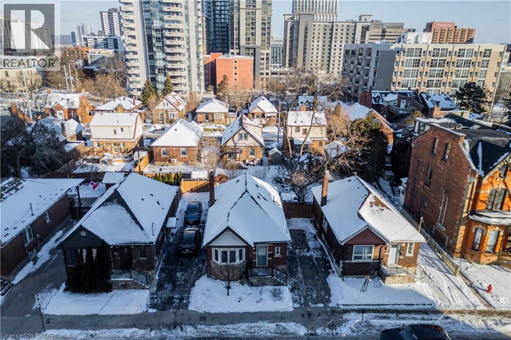 136 Hunter Street W, Hamilton, ON - Outdoor With Facade