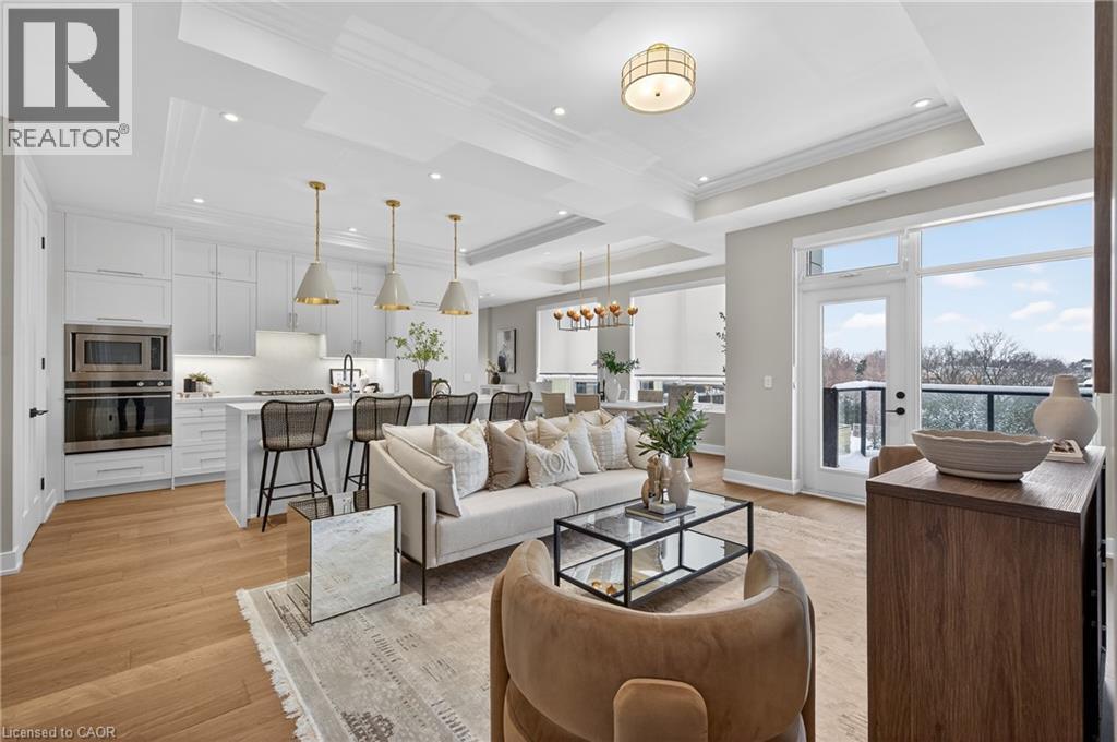 123 Maurice Drive Unit# 401, Oakville, ON - Indoor Photo Showing Living Room