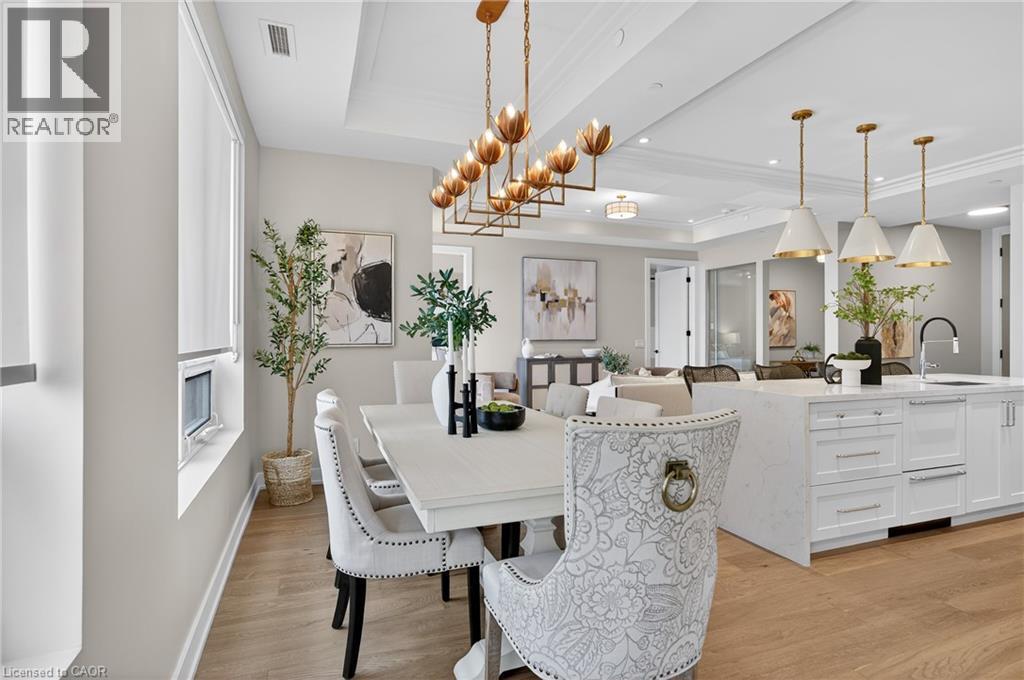123 Maurice Drive Unit# 401, Oakville, ON - Indoor Photo Showing Dining Room