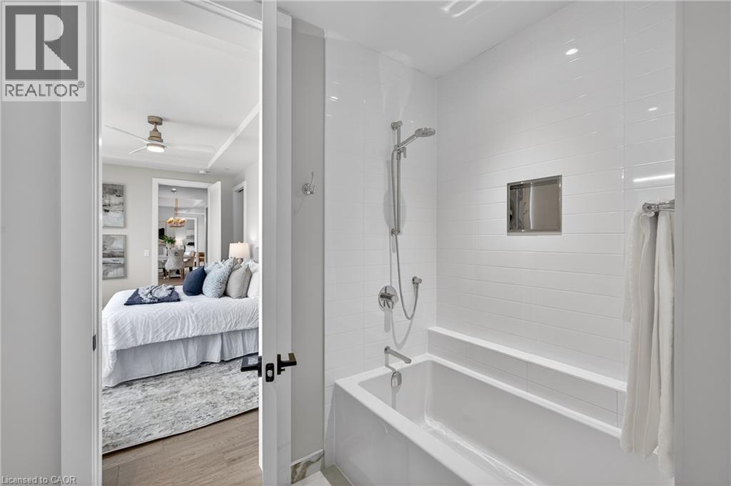 Upgraded to bathtub & accessories - 123 Maurice Drive Unit# 401, Oakville, ON - Indoor Photo Showing Bathroom