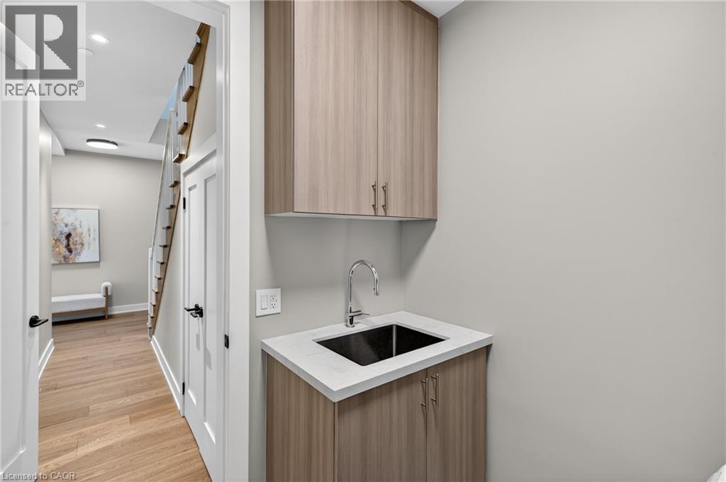 123 Maurice Drive Unit# 401, Oakville, ON - Indoor