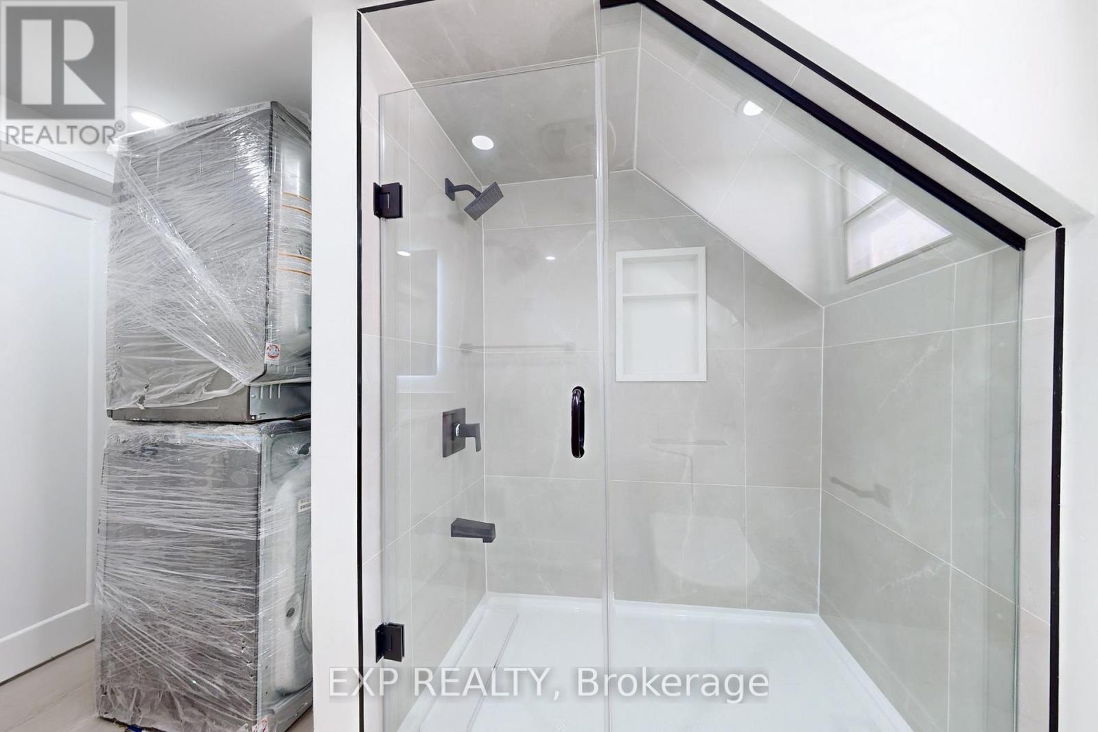 685 Jane Street, Toronto, ON - Indoor Photo Showing Bathroom