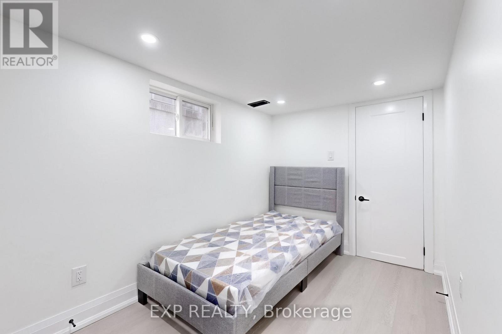 685 Jane Street, Toronto, ON - Indoor Photo Showing Bedroom
