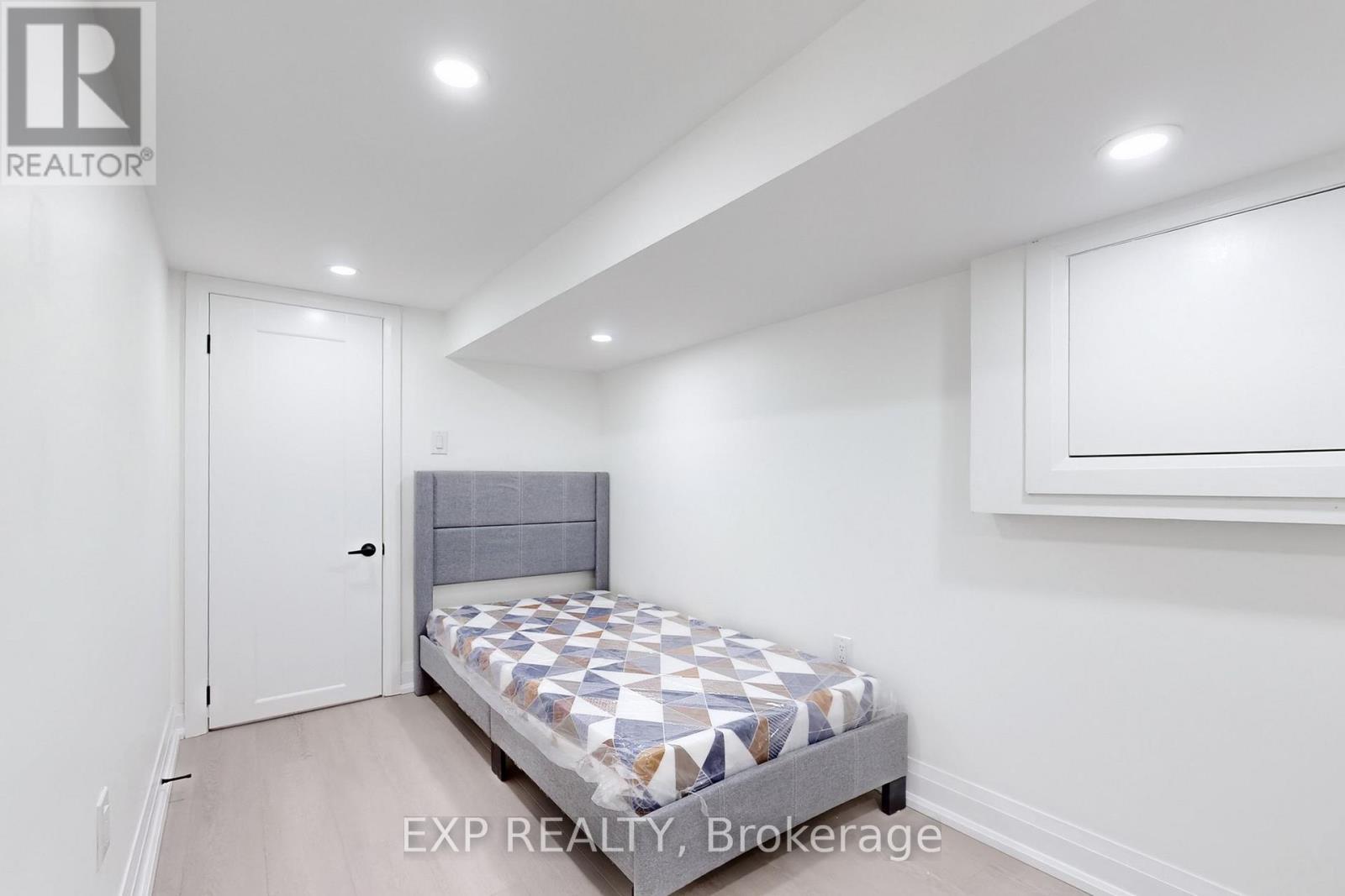 685 Jane Street, Toronto, ON - Indoor Photo Showing Bedroom