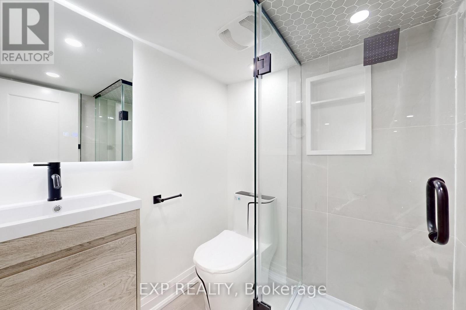 685 Jane Street, Toronto, ON - Indoor Photo Showing Bathroom