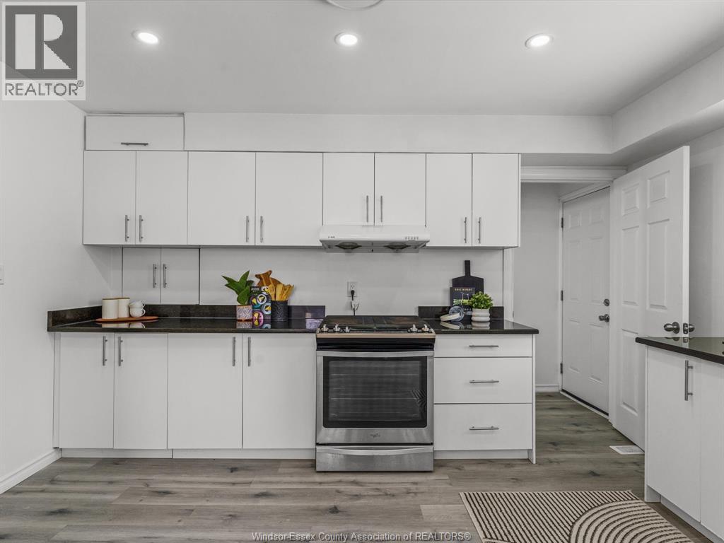 1457 S Cameron Boulevard, Windsor, ON - Indoor Photo Showing Kitchen