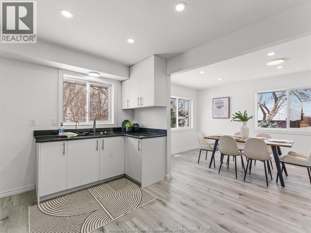 1457 S Cameron Boulevard, Windsor, ON - Indoor