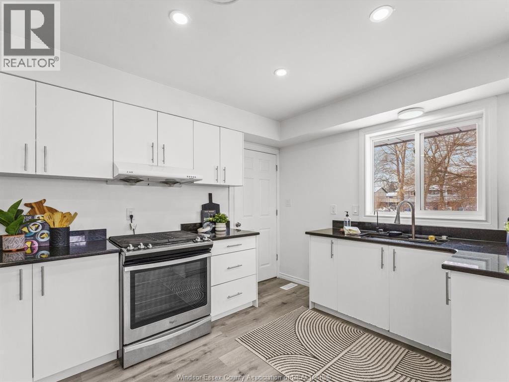 1457 S Cameron Boulevard, Windsor, ON - Indoor Photo Showing Kitchen
