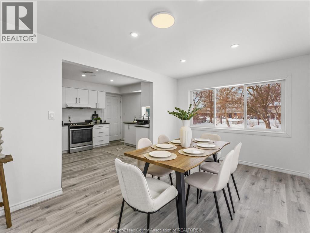 1457 S Cameron Boulevard, Windsor, ON - Indoor Photo Showing Dining Room