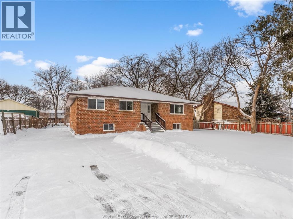 1457 S Cameron Boulevard, Windsor, ON - Outdoor