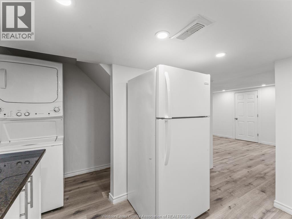 1457 S Cameron Boulevard, Windsor, ON - Indoor Photo Showing Laundry Room