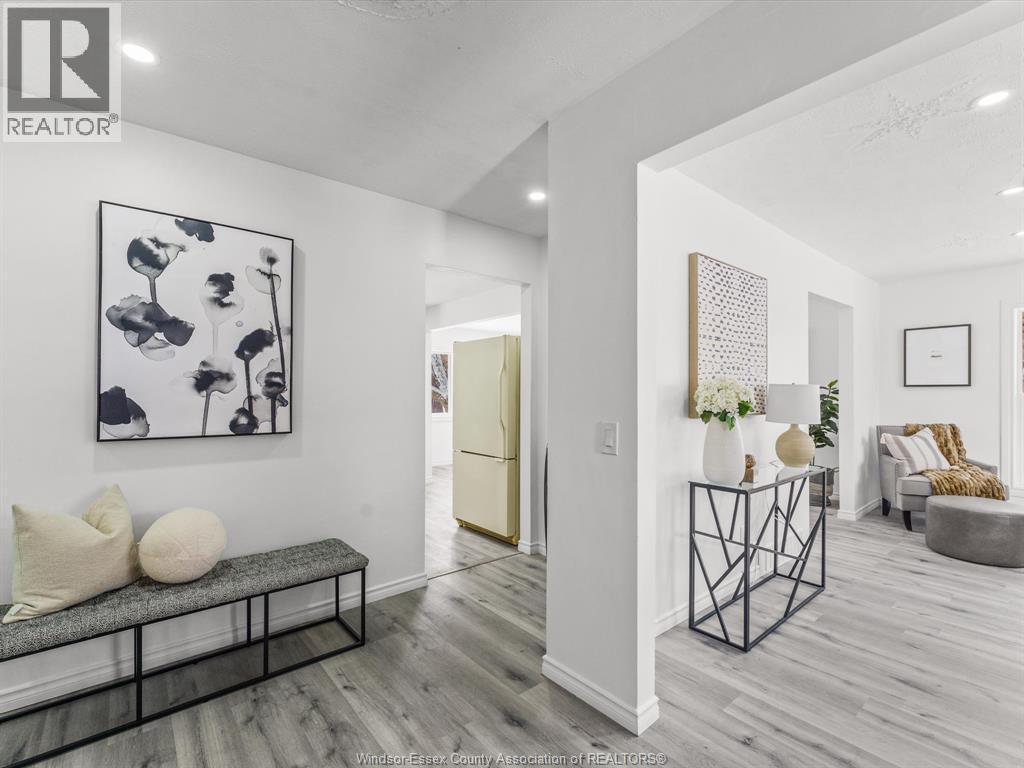 1457 S Cameron Boulevard, Windsor, ON - Indoor