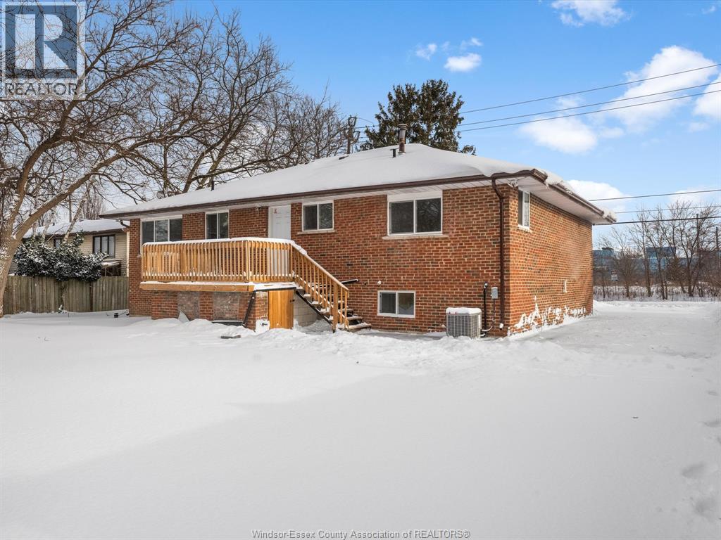 1457 S Cameron Boulevard, Windsor, ON - Outdoor