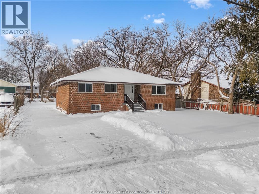 1457 S Cameron Boulevard, Windsor, ON - Outdoor