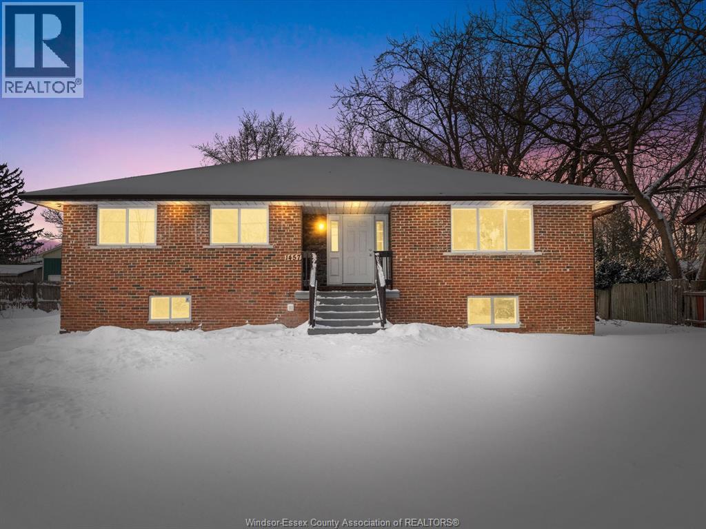 1457 S Cameron Boulevard, Windsor, ON - Outdoor