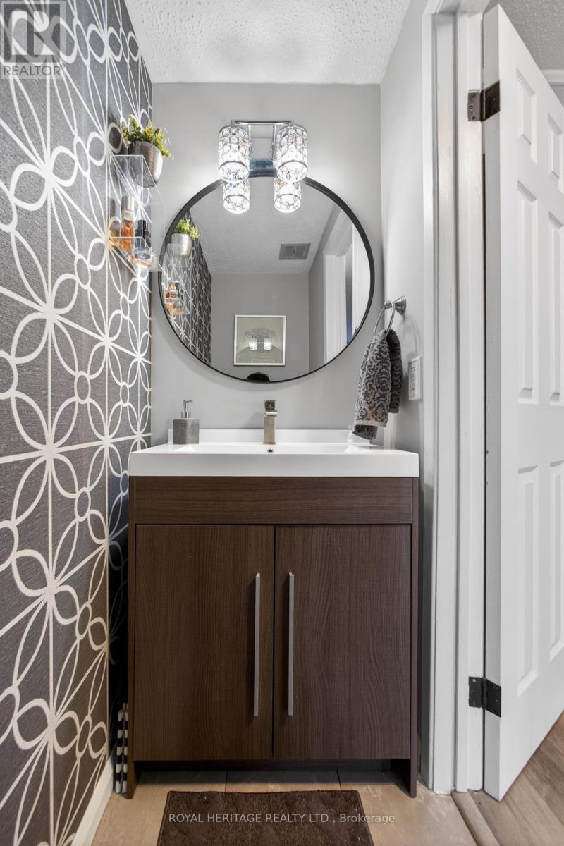 535 Shingle Bridge Place, Cambridge, ON - Indoor Photo Showing Bathroom