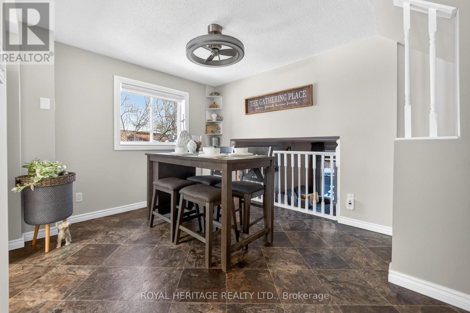 535 Shingle Bridge Place, Cambridge, ON - Indoor Photo Showing Dining Room