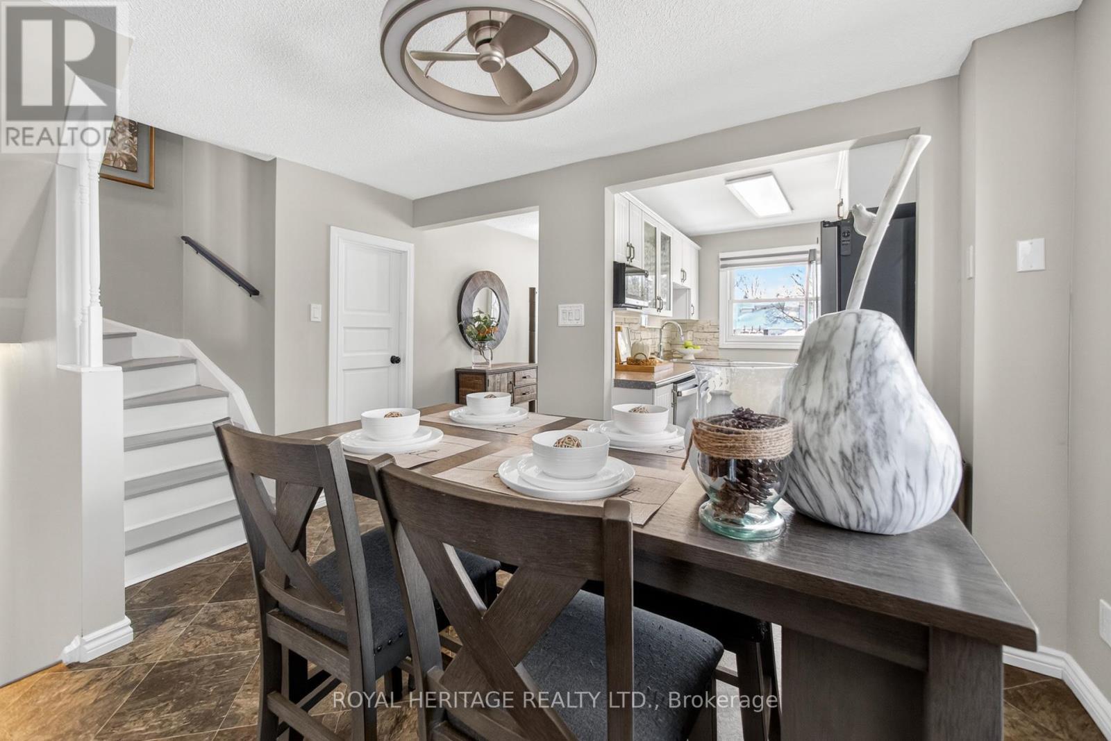 535 Shingle Bridge Place, Cambridge, ON - Indoor Photo Showing Dining Room